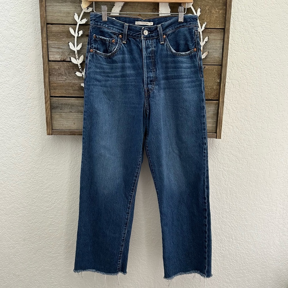 Levi’s premium denim Ribcage Straight ankle jeans raw hem size 30